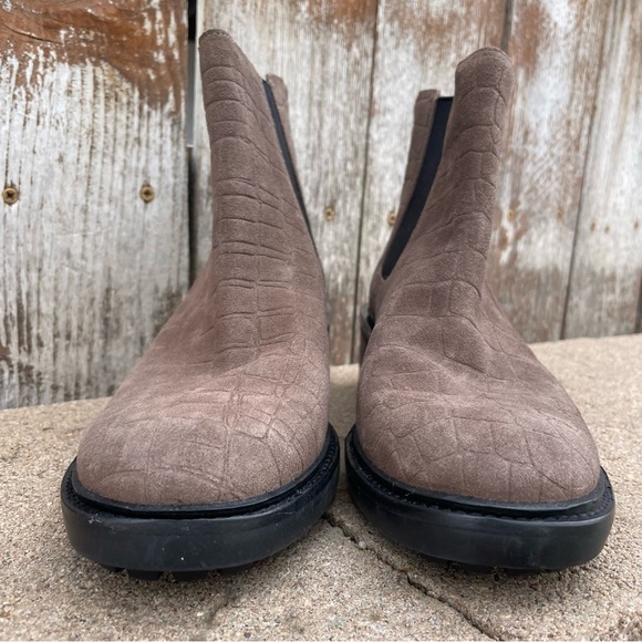 VINCE CAMUTO Women’s Tan Black Chelsea Ankle Boots Chunky Heel Zip Up Size 7.5 - Picture 3 of 14